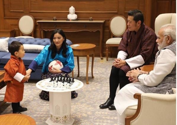 पिछले दिनो भूटान का राजपरिवार भारत यात्रा पर था। यात्रा के दौरान शाही परिवार जहां भी गया राजकुमार जिग्मे नामग्याल अपनी मासूमियत के कारण लोगों की निगाहों में रहें।