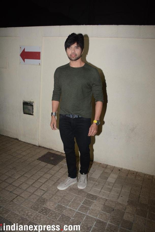 फिरंगी पहले 24 नवंबर को रिलीज होनी थी लेकिन पद्मावती की रिलीज टलने के बाद फिल्म के निर्माताओं ने फिल्म की रिलीज को एक हफ्ते आगे बढ़ा दिया। स्क्रीनिंग में पहुंचे हिमेश रेशमिया। (Source: Photo by Varinder Chawla )
