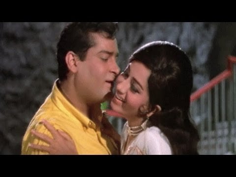 रणधीर कपूर की पत्नी बबिता रणधीर के चाचा शम्मी के साथ फिल्म तुम से अच्छा कौन है में नजर आ चुकी हैं।