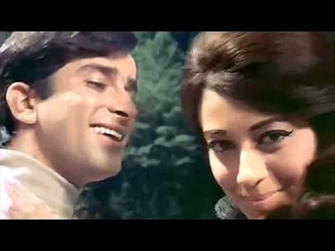 शशि कपूर के साथ भी बबिता फिल्म हसीना मान जाएगी में नजर आ चुकी हैं। शशि रणधीर के चाचा लगते हैं।