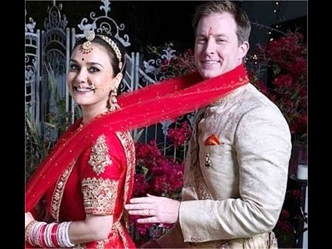 बॉलीवुड एक्ट्रेस प्रीति जिंटा ने नेस वाडिया से अलग होने के बाद बेहद सादे ढंग से अपने यूएस बेस्ड बॉयफ्रेंड जीन गुडइनफ से पिछले साल अमेरिका में शादी रचा ली।