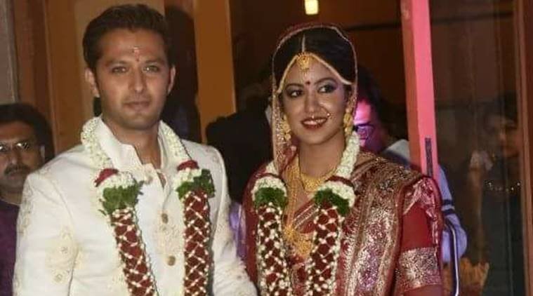 रिश्तों का सौदागर - बाजीगर शो में एक साथ नजर आ चुके हैं ईशिता दत्ता और वत्सल सेठ ने 28 नवंबर को मुंबई के इस्कान मंदिर में चुपचाप शादी कर ली। उनकी शादी की जानकारी मीडिया को तब हुई जब उन्होंने खुद सोशल मीडिया पर पोस्ट लिखकर इस बारे में बताया।