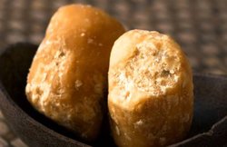 क्या डायबिटीज में चीनी की जगह गुड़ खा सकते हैं? जानें क्या कहते हैं डॉक्टर्स