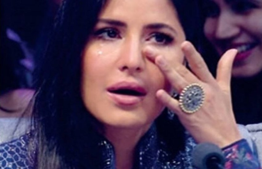 salman khan, katrina kaif, salman katrina dance champions, katrina kaif cries, tiger zinda hai promotions, salman katrina tiger zinda hai, katrina salman love, salman wipes katrina tears, katrina kaif dance champions, salman khan remo dsouza, tiger zinda hai dance champions, salman katrina videos, salman katrima photos, salman katrina swag se swagat, television updates