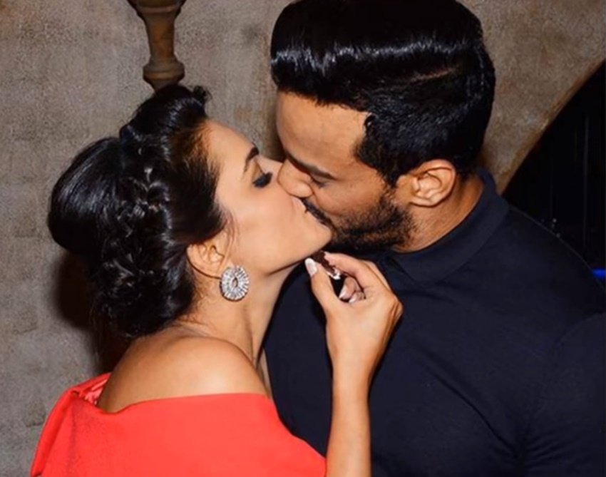Tv celeb kisses in public place, Divyanka Tripathi, tv actress Divyanka Tripathi, actress Divyanka Tripathi, Divyanka Tripathi kiss in public place, Divyanka Tripathi kiss vivek dahiya, vivek dahiya, Shama Sikander, actress Shama Sikander, Shama Sikander, James Milliron, Ruslaan Mumtaz, Kishwer Merchantt and Suyyash Rai, Kishwer Merchantt kiss, actor Suyyash Rai, Anita Hassanandani, actress Anita Hassanandani, shagun, rohit reddy, karan kundra, actor karan kundra, anusha dandeker, maahi vij, jaibhanushali, ravi dubey, actor ravi dubey, sargun mehta, television, Entertainment, Jansatta