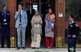 Kulbhushan jhadav, jhadav, Kulbhushan jhadav family, Kulbhushan jhadav mother, Kulbhushan jhadav wife, Pakistan, Pakistan media, Pakistan news, Hindi news, Jansatta