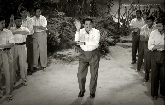 1940 के दशक के सुपरस्टार भगवान दादा को बॉलीवुड का पहला डांसिंग हीरो माना जाता है। अपने अच्छे दिनों में भगवान दादा के पास एक 25 कमरों का बंगला हफ्ते के हर दिन के लिए सात कारें होती थी। लेकिन एक एक करके सब बिक गया और 2002 में 88 साल की उम्र में वो तन्हाई, गरीबी और बिमारी में चल बसे।