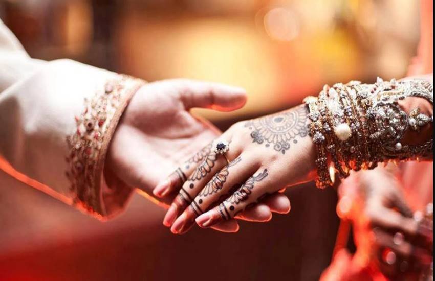 जिन लोगों की कुंडली में मगंल दोष हो उन्हें हनुमानजी की रोजाना पूजा करनी चाहिए। जिन लोगों की कुंडली में मगंल दोष हो उन्हें हनुमानजी की रोजाना पूजा करनी चाहिए।