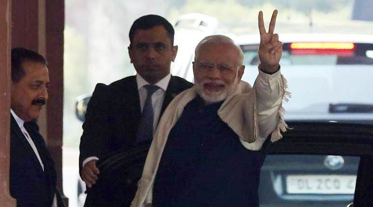 बीजेपी की गुजरात और हिमाचल में जीत का संकेत देते मोदी 