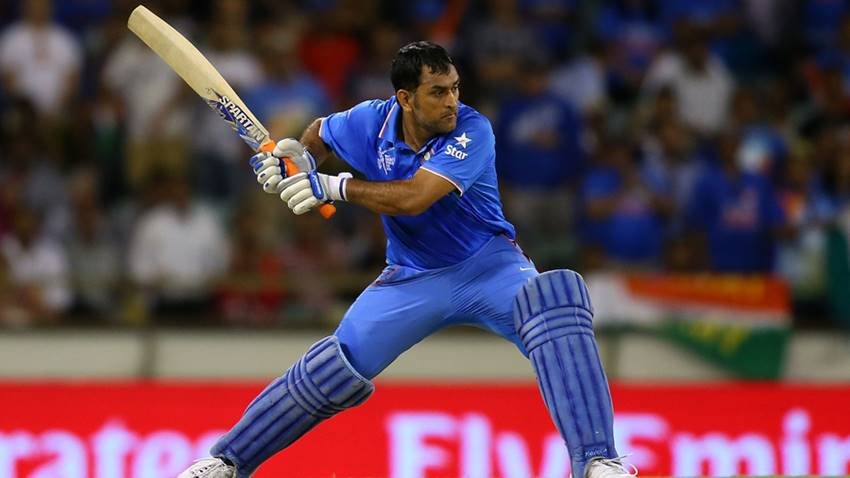 ms dhoni hit six