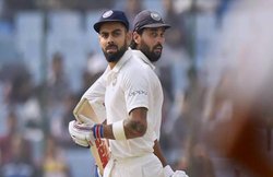 श्रीलंकाई खिलाड़ियों के बाद मुरली विजय को भी मैदान पर आई सांस लेने में परेशानी, इशारों में विराट कोहली तक पहुंचाई अपनी बात
