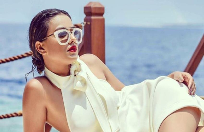 छोटे पर्दे की टीवी एक्ट्रेस निया शर्मा दूसरे नंबर पर रही हैं। वो दीपिका पादुकोण और कैटरीना कैफ से ज्यादा पसंद की गईं हैं।