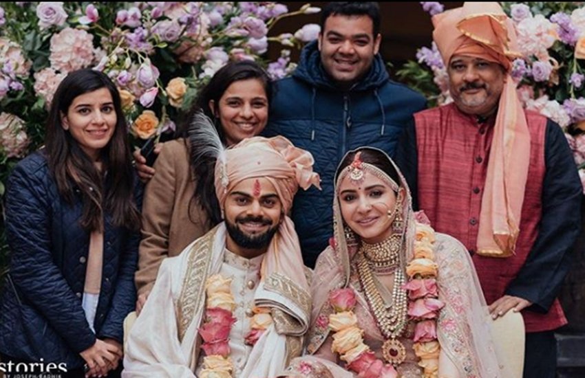 इससे पहले टीम इंडिया के कप्तान विराट कोहली11 दिसंबर को बॉलीवुड अभिनेत्री अनुष्का शर्मा संग गुपचुप तरीके से शादी के बंधन में बंध गए। दोनों की शादी की जानकारी उनके इंस्टाग्राम अकाउंट से शेयर की गई तस्वीर से लोगों की हुई।