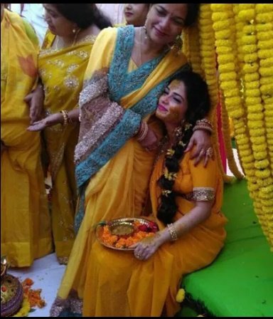 पूजा और उनकी मां।