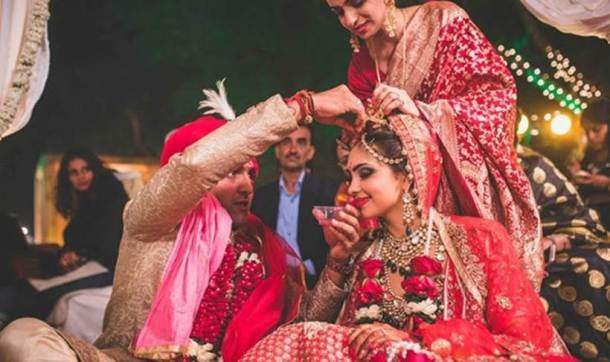 नागार्जुन शो स्टार पूजा बनर्जी तैराक संदीप सैजवाल के साथ शादी इस साल फरवरी में शादी की।
