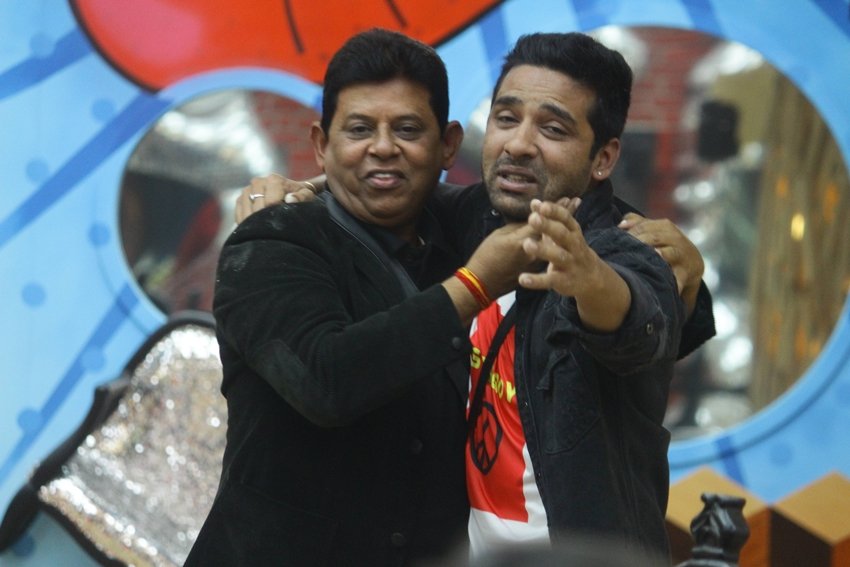 अपने पिता के साथ भावुक हुए पुनीष