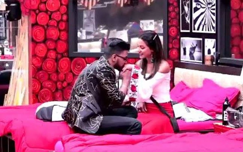 रॉकी ने अपने प्यार के रूप में हिना को एक इमेजिनेरी रिंग भी पहनाई थी।