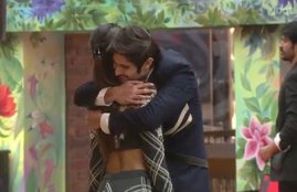 Bigg boss 11, Rohan Mehra, Rohan Mehra visit bigg boss house, Rohan Mehra brings a smile to Hina Khan face, Rohan Mehra Advised Hina Khan, ye rishta kya kahlata hai, Mom Akshara, bigg boss 11, television news, television news in hindi