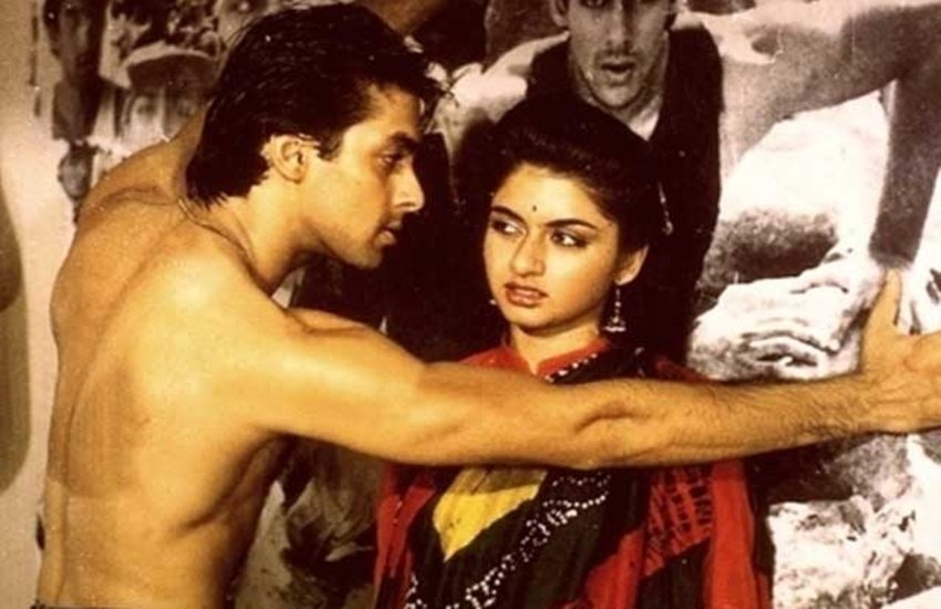 रणक्षेत्र- एक्टर सलमान खान और एक्ट्रेस भाग्यश्री की जोड़ी को दर्शकों ने फिल्म मैंने प्यार किया में काफी पसंद किया था। इस जोड़ी ने एक साथ काम करने के लिए फिल्म रणक्षेत्र को साइन किया लेकिन भाग्यश्री ने शादी कर ली और फिल्म वहीं रुक गई।