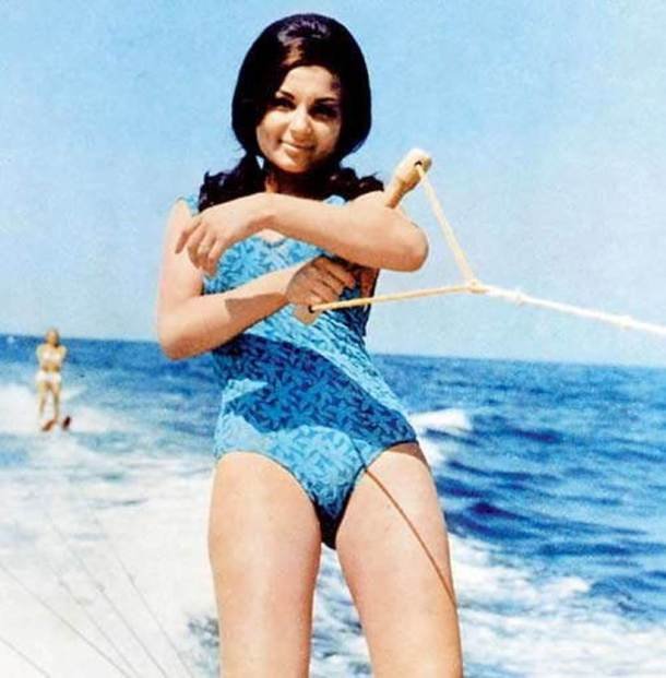 साल 1967 में आई फिल्म एन इवनिंग इन पेरिस के एक गाने 'आसमान से आया फरिश्ता' में शर्मिला स्विमसूट में नजर आईं थी। उन्हें स्विमसूट पहनने वाली बॉलीवुड की पहली लीड एक्ट्रेस माना जाता है।