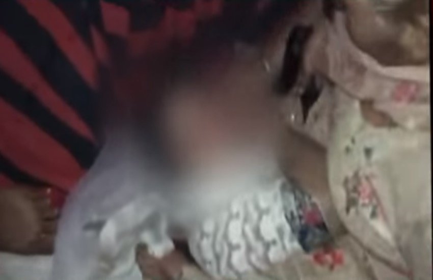 पुलिस ने चारों आरोपियों के खिलाफ प्राथमिकी दर्ज कर ली है। (Photo Source: Video Grab)