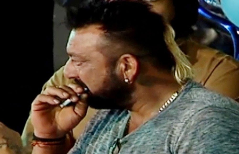 bollywood actors, bollywood chain smokers, bollywood actors who are chain smokers, bollywood actors chain smokers, famous bollywood smokers, Chain Smokers Bollywood, bollywood smokers in real, life, salman khan, sunjay dutt, ajay devgun, hrithik roshan, saif ali khan, irrfan khan, ranbir kapoor, Sharukh Khan, entertainment, jansatta