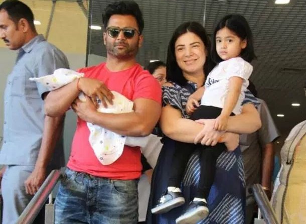 bollywood celebrities, celebrities celebs, welcomed their babies this year, celeb Babies of 2017, Karan johar, Soha Ali Khan, Kunal Kemmu, Esha Deol, Bharat Takhtani, Urvashi Sharma, Sachiin Joshi, Celina Jaitly, Lisa Haydon, Dino Lalvani, Natasha Khan, Fardeen Khan, Asin, Rahul Sharma, entertainment, jansatta