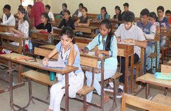 वसुंधरा सरकार की पिटी भद: दसवीं परीक्षा में नरेंद्र मोदी पर पैसेज, ऊपर से वर्तनी की कई गलतियां