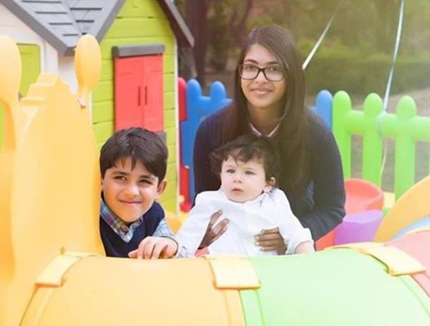 करिश्मा कपूर ने अपने बच्चों कियान कपूर और समाएरा कपूर की पिक्चर भी इस मौके पर शेयर की।