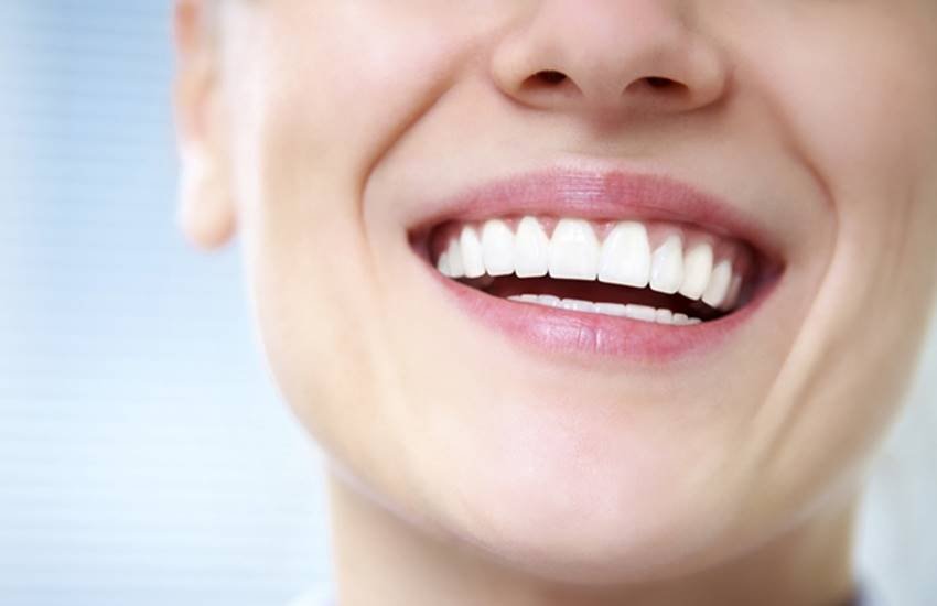 teeth, teeth whitening, teeth whitening tips, teeth whitening at home, teeth whitening at home remedies, teeth whitening at home tips, teeth whitening by banana peels, teeth whitening by orange peels, teeth whitening coconut oil, lifestyle news in hindi, beauty tips in hindi, teeth health tips in hindi, jansatta