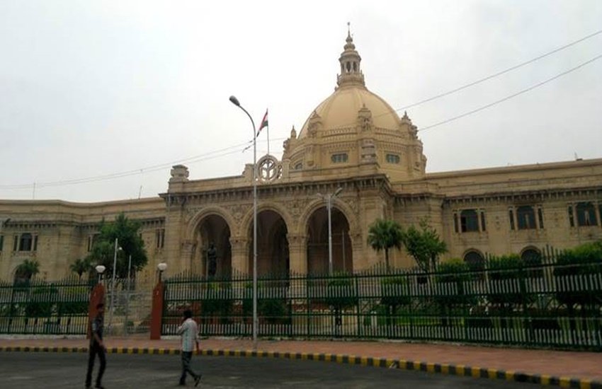 उत्तर प्रदेश विधान भवन।
 