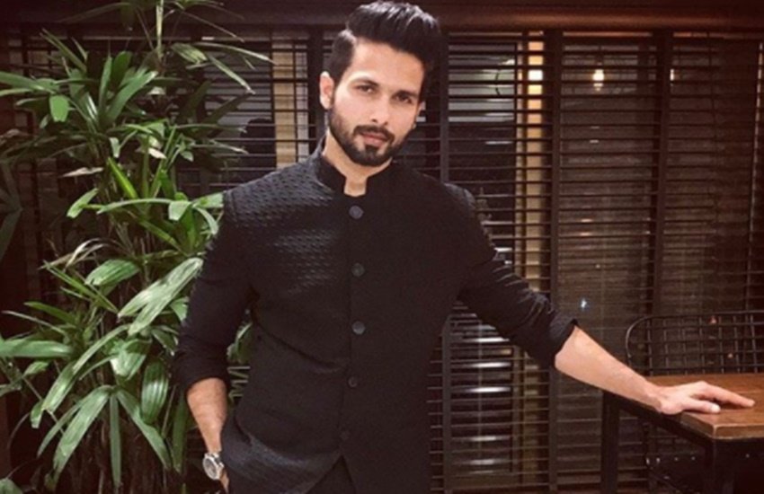 bollywood celebs, John Abraham, actor John Abraham, Alia Bhatt, Sonakshi Sinha, Shahid Kapoor, Jacqueline Fernandez, Aamir Khan, Esha Gupta, vegetarian, vegan, vegan food, vegetarian food, food, celebrity, Celebrity habits, jansatta