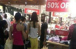 IND vs SA: मैच से पहले विराट कोहली ने अनुष्का शर्मा संग साउथ अफ्रीका में जमकर की शॉपिंग