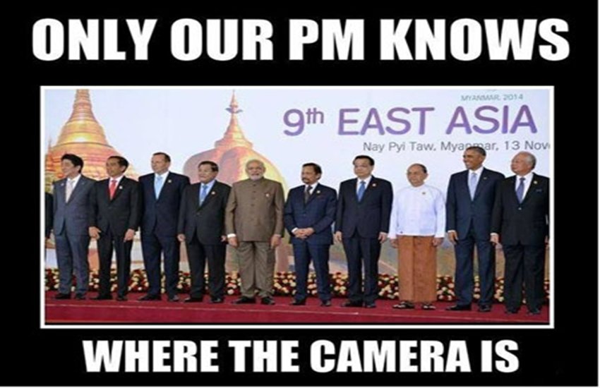 देखा.. यहां भी पीएम जानते हैं कि कैमरा किधर है!!!
