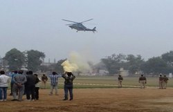 इलाहाबाद: यूपी डिप्टी सीएम केशव प्रसाद मौर्य के हेलीकॉप्टर से मचा हंगामा, आधा दर्जन लोग घायल