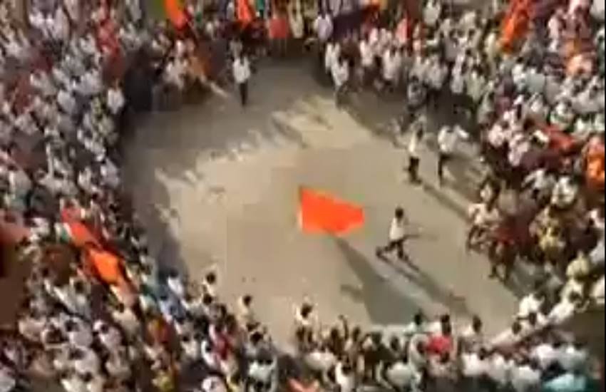 तस्वीर वीडियो का स्क्रीनशॉट है।