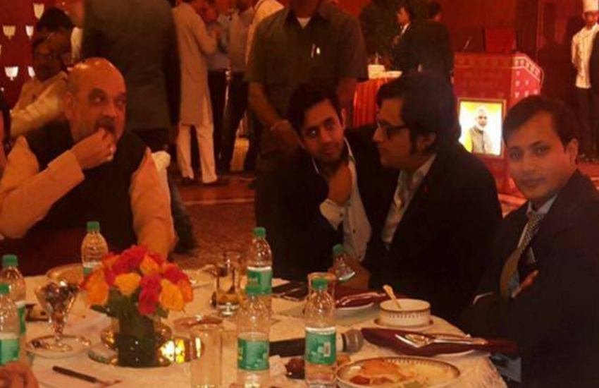 यह फोटो सोशल मीडिया में वायरल हो रही है।