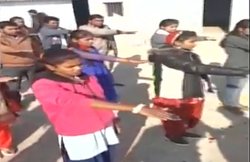 मध्‍य प्रदेश: छात्रों को खिलाई गई कसम- BJP को वोट मत देना