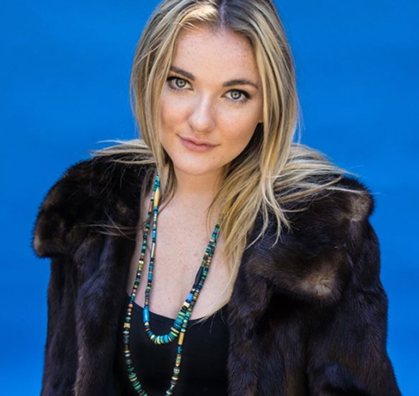 California, 23 old year Model California girl, California native Molly Higgins, Molly Higgins populer in instagram, see pictures of Molly Higgins, bollywood news, television news, hollywood news, entertainment news, entertainment news in hindi