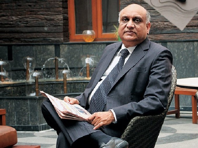श्रीसीमेंट के मैनेजिंग डायरेक्टर हरि बांगर 38.22 करोड़ रुपए की सालाना सैलरी लेते हैं।