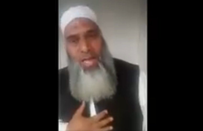 तस्वीर वीडियो का स्क्रीनशॉट है। तस्वीर वीडियो का स्क्रीनशॉट है।