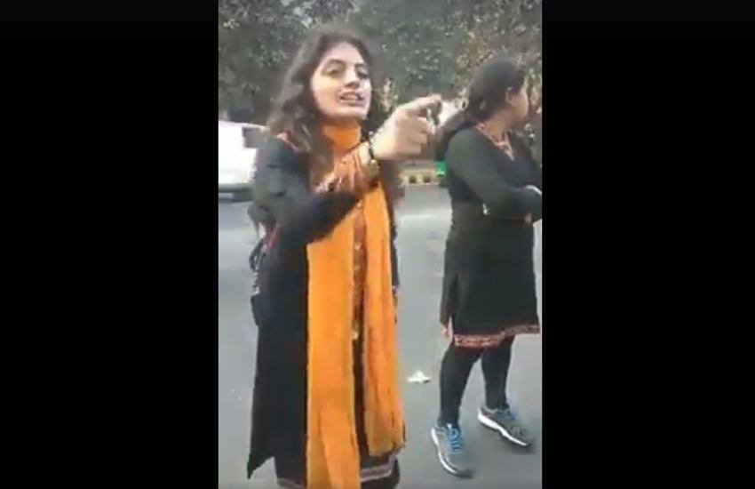 VIDEO: हरियाणा में रेप की घटनाओं पर भड़की लड़की ने पीएम नरेंद्र मोदी को सुनाई खरी-खोटी VIDEO: हरियाणा में रेप की घटनाओं पर भड़की लड़की ने पीएम नरेंद्र मोदी को सुनाई खरी-खोटी