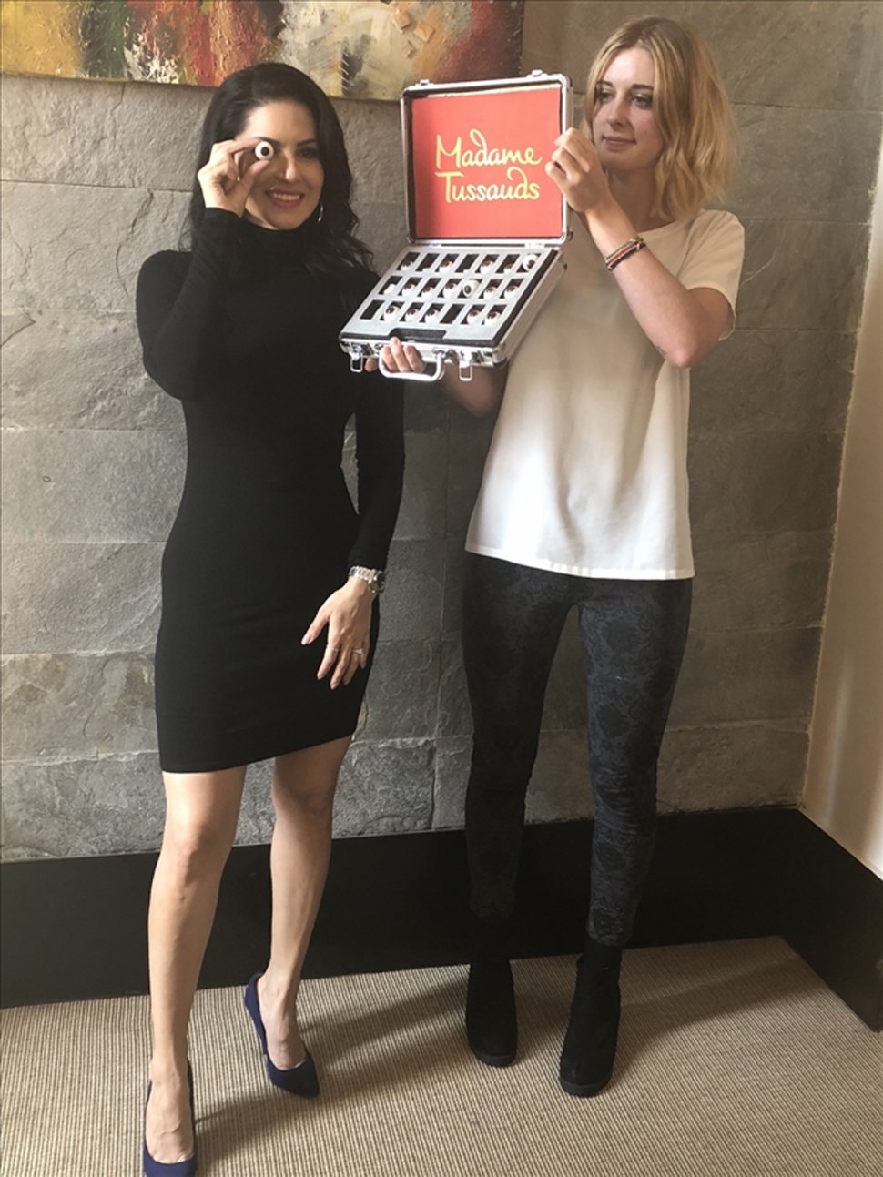 sunny leone, sunny leone madame tussauds, sunny leone wax statue, selfie sunny leone, sunny leone images, sunny leone statue, sunny leone delhi, madame tussauds delhi, sunny leone latest, sunny leone updates, sunny leone news