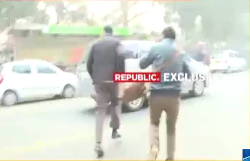 तस्वीर रिपब्लिक के वीडियो का स्क्रीनशॉट है।