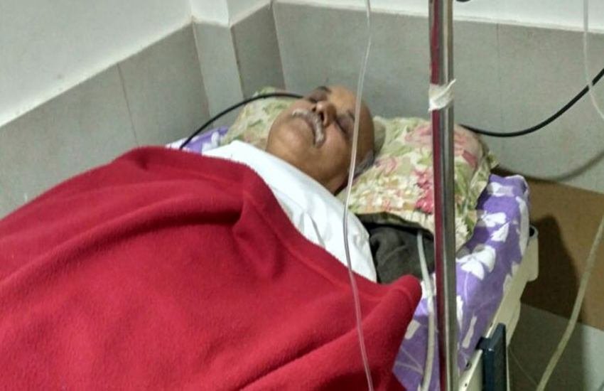 अस्पताल में भर्ती प्रवीण तोगड़िया।