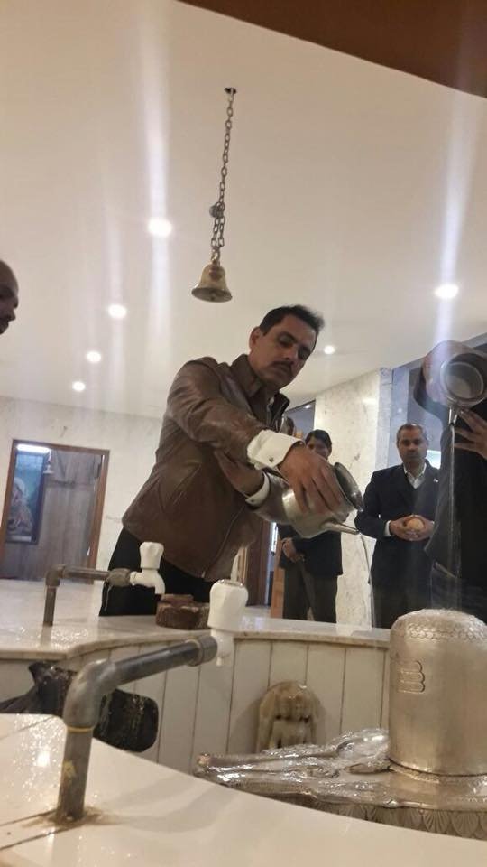 रॉबर्ट वाड्रा और प्रियंका गांधी के दो बच्चे हैं। प्रियंका गांधी ने कई मौकों पर साफ किया है कि रॉबर्ट का सियासत में आने का कोई इरादा नहीं है।