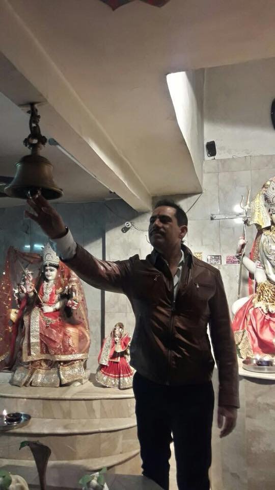 प्रियंका गांधी के बर्थडे से पहले मंदिर में आशीर्वाद लेने पहुंचे रॉबर्ट वाड्रा, देखें PHOTOS