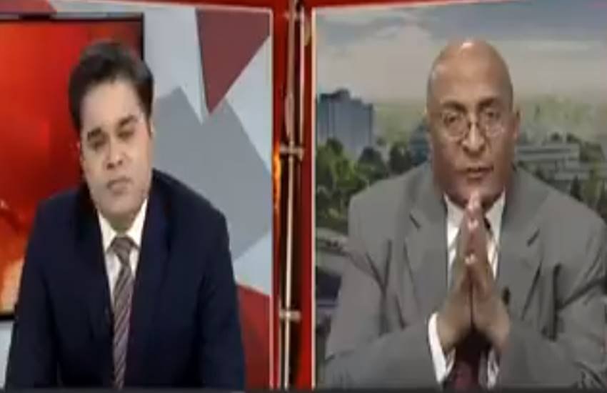 तस्वीर लाइव डिबेट शो का स्क्रीनशॉट है।