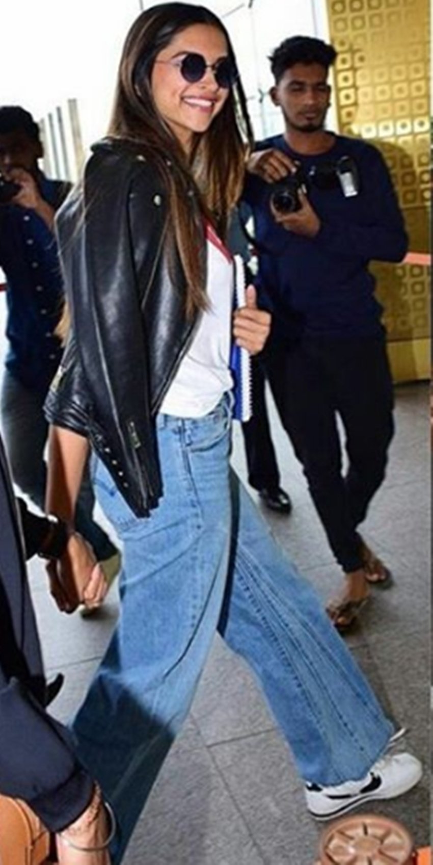 Deepika Padukone, Anisha Padukone, Deepika Padukone sister, Anisha Padukone, Anisha Padukone snapped with Anisha Padukone, Anisha Padukone in blue denim, Anisha Padukone at Mumbai airport, see pictures of Deepika and Anisha, entertainment news, bollywood news, television news, entertainment news, bollywood news, television news, entertainment news, bollywood news, television news, entertainment news, bollywood news, television news