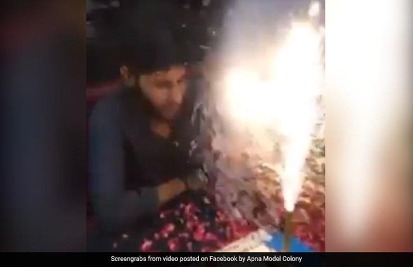 Video: जन्मदिन मना रहे लड़के पर दोस्तों ने कर दिया स्नो स्प्रे, हुआ बुरा हाल
